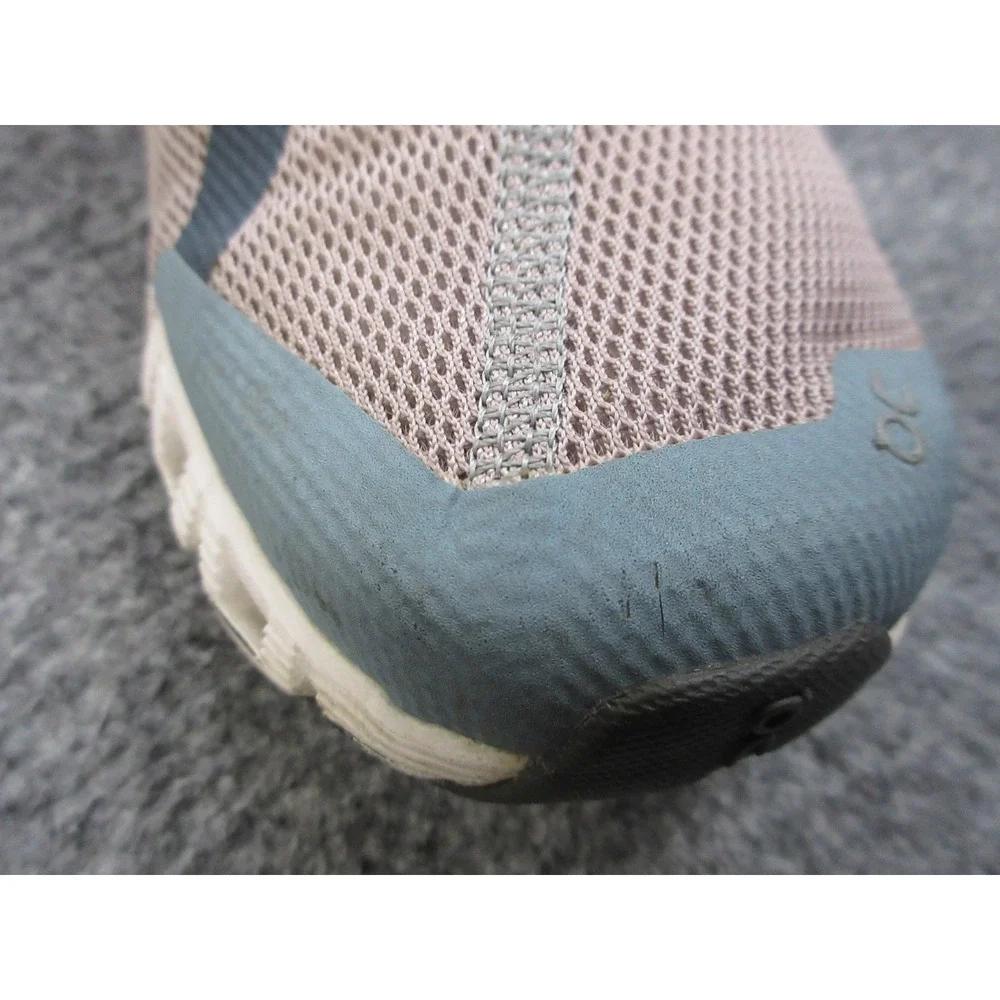 On Cloud Running Shoes Womens Size 9 Lightweight Swiss Athletic Trainers Sneaker